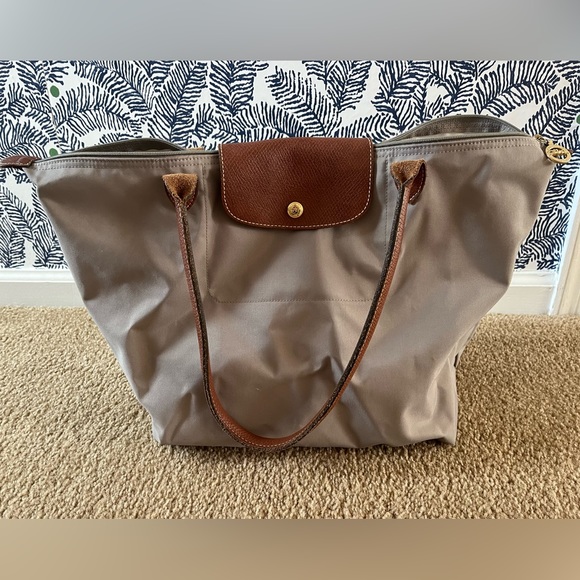 Longchamp Handbags - Longchamp Shoulder Bag